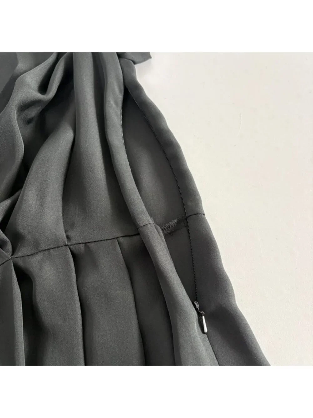 Banana Republic Midi Dress Womens 10 Black 100% Silk V Neck Short Sleeve - Picture 8 of 12